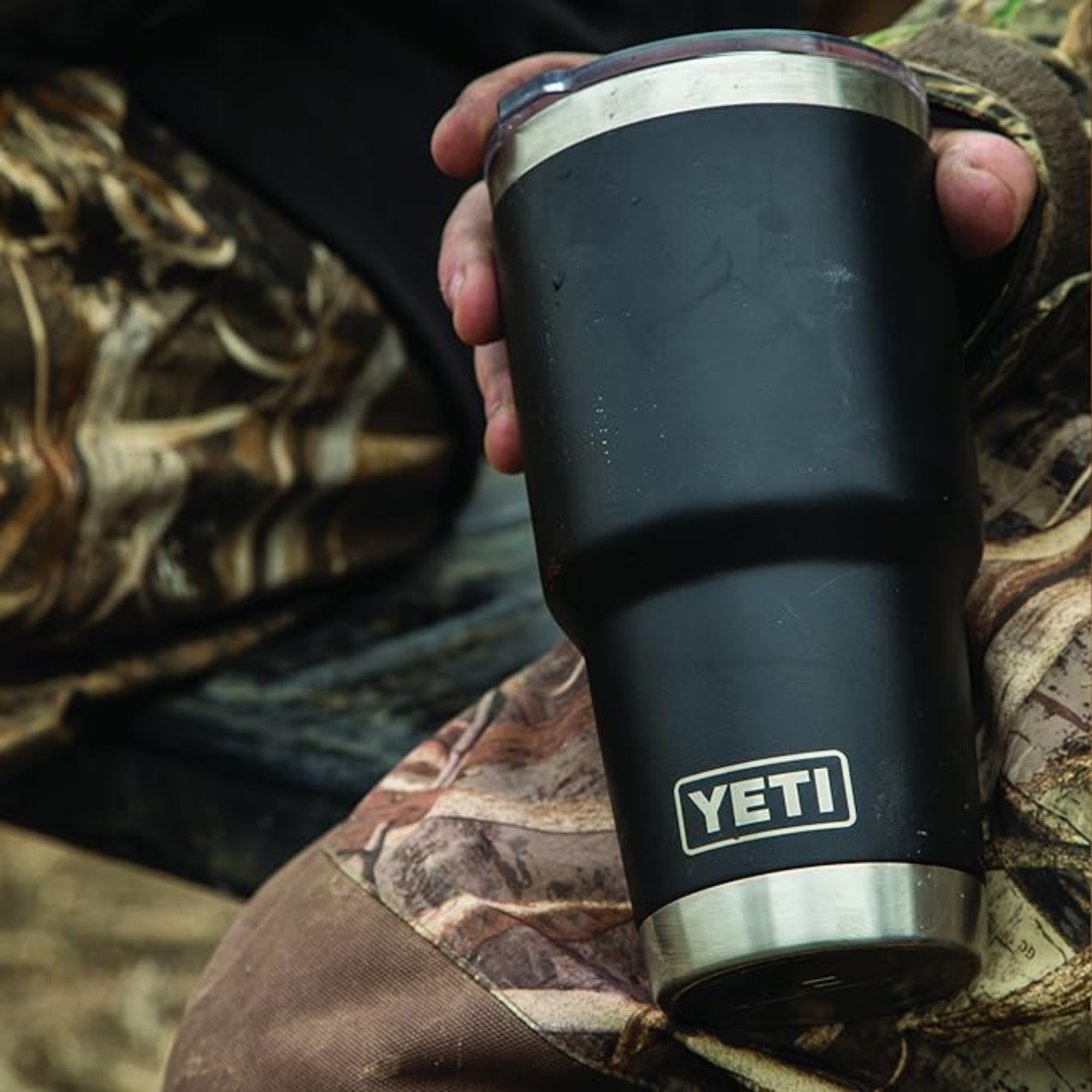 YETI Rambler - Vaso de 887 ml, de Acero Inoxidable, aislado al vacío con Tapa MagSlider - Negro