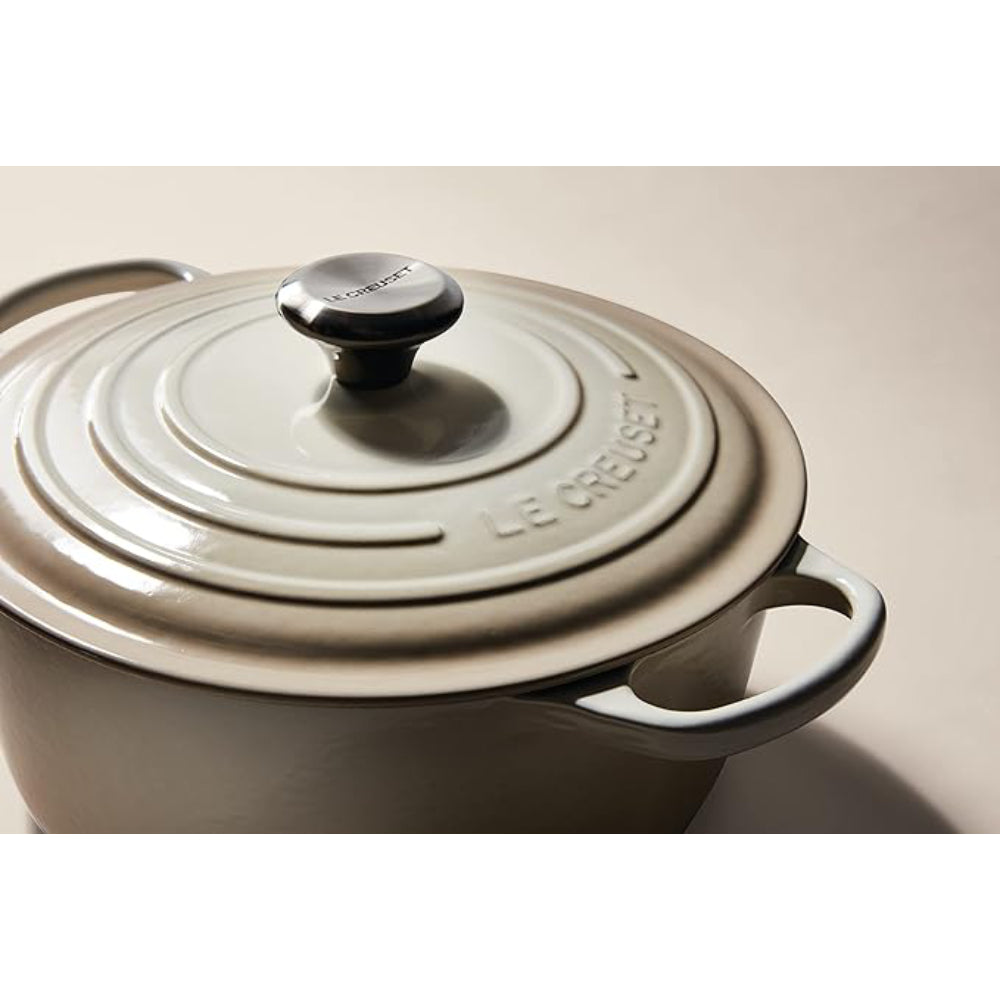 Le Creuset Horno holandés redondo de hierro fundido esmaltado, 5.5 cuartos de galón, merengue