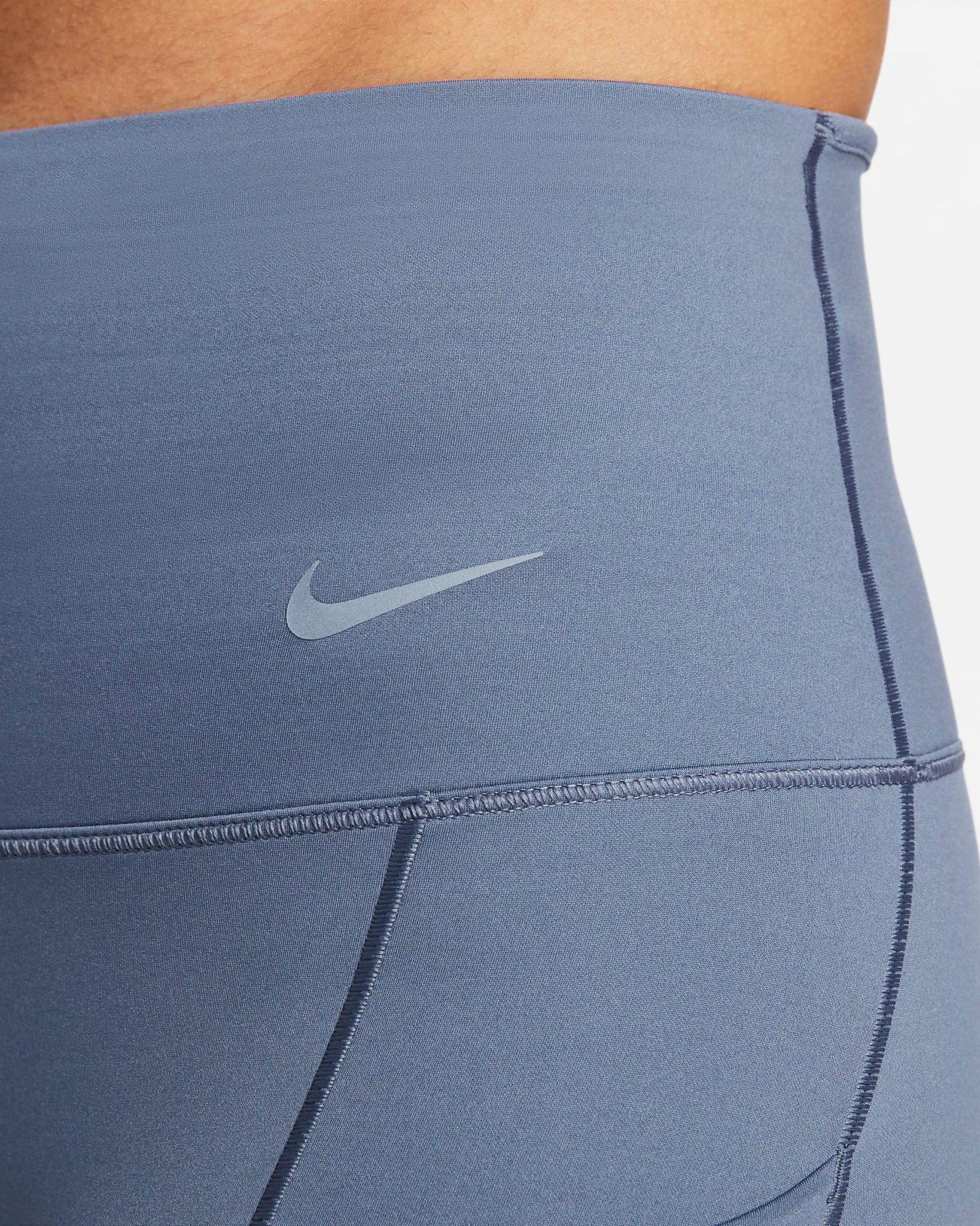 Nike Go - Shorts de ciclismo con bolsillos de tiro alto de 20 cm de sujeción firme para mujer