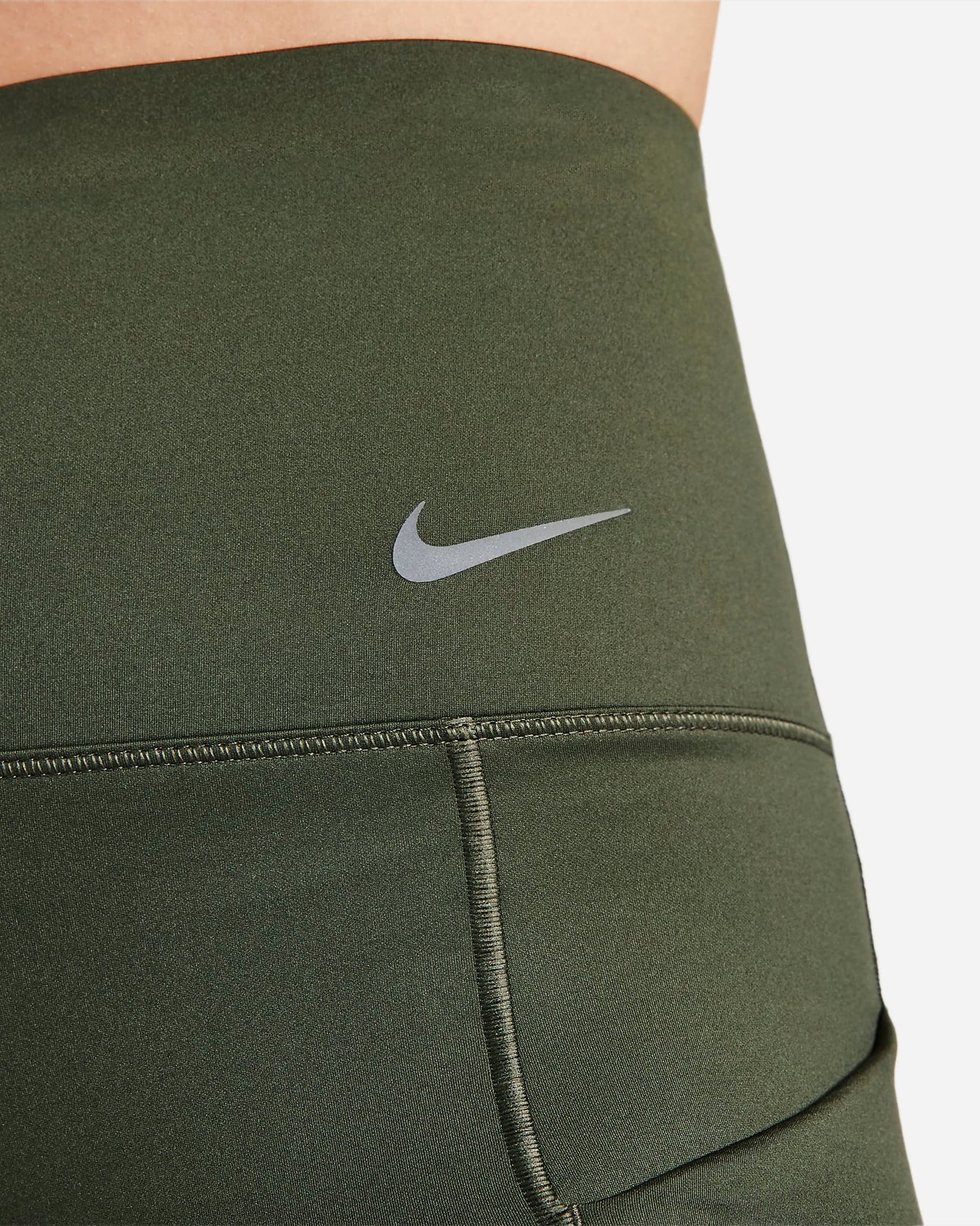 Nike Go - Shorts de ciclismo con bolsillos de tiro alto de 20 cm de sujeción firme para mujer